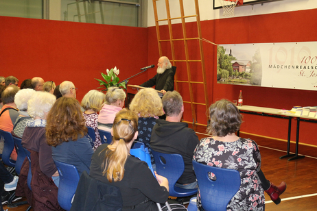 Pater Anselm Grün - Vortrag in unserer Turnhalle